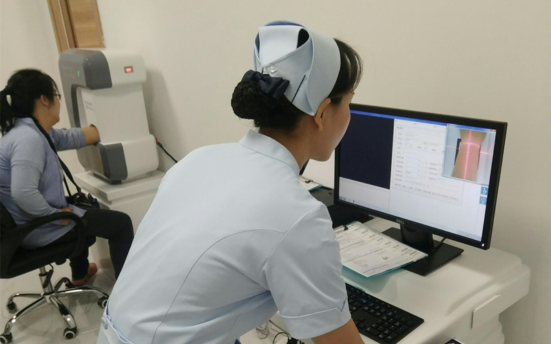 操作醫(yī)生免受任何照射劑量，保證操作醫(yī)生長(zhǎng)期操作安全